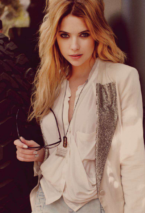 CoqCreative power by ProductionLink s.r.l. Nylon--Ashley-Benson Nylon--Ashley-Benson  Nylon--Ashley-Benson
