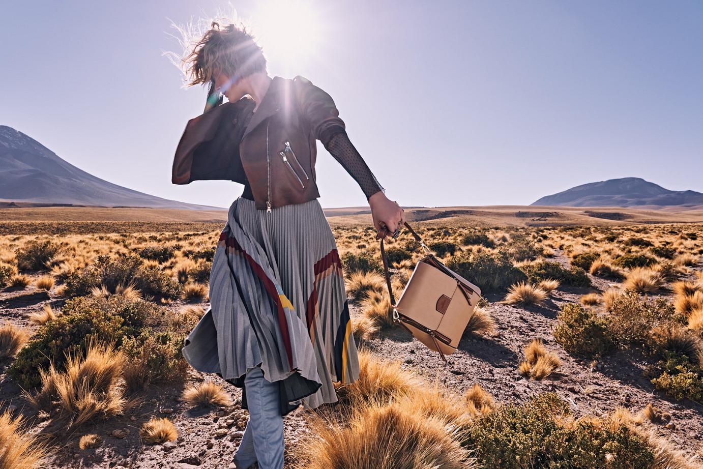 CoqCreative power by ProductionLink s.r.l. In-The-Desert-With-My-Bag In-The-Desert-With-My-Bag  In-The-Desert-With-My-Bag